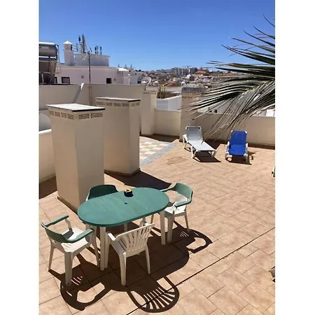 City Holiday Apartment By The Sea *